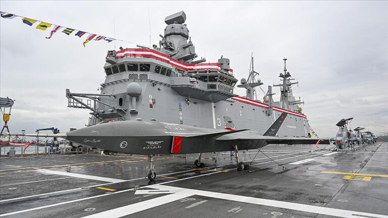 Dünyanın ilk SİHA Gemisi TCG Anadolu Hizmete Girdi