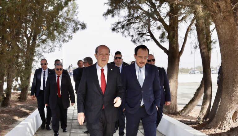 KKTC Cumhurbaşkanı Tatar, GKRY Lideri Hristodulidis ile Ara Bölgede Görüştü