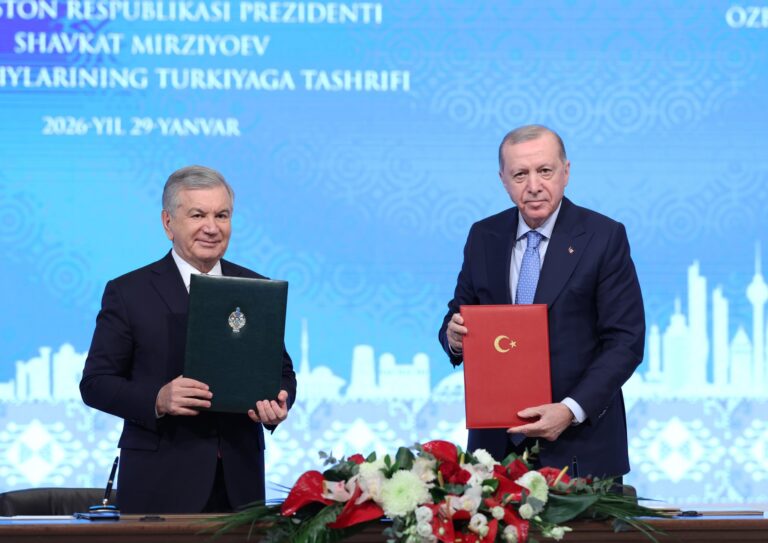 Türkiye-Özbekistan İlişkilerinde Yeni Dönem Yeni Anlaşmalarla Taçlandırıldı