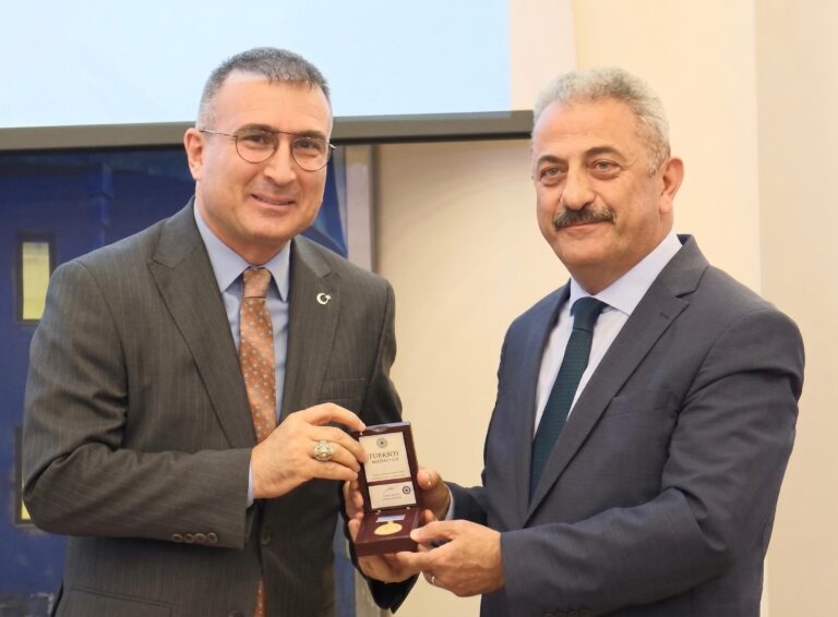 TÜRKSOY’dan Dr. Hikmet Eren’e Vefa Madalyası